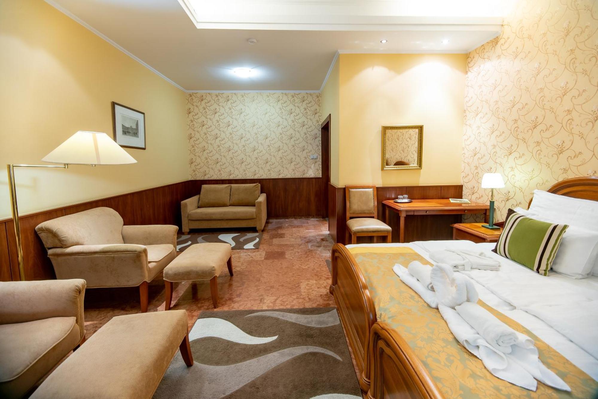 Nyerges Hotel Termal Superior Monor Eksteriør billede